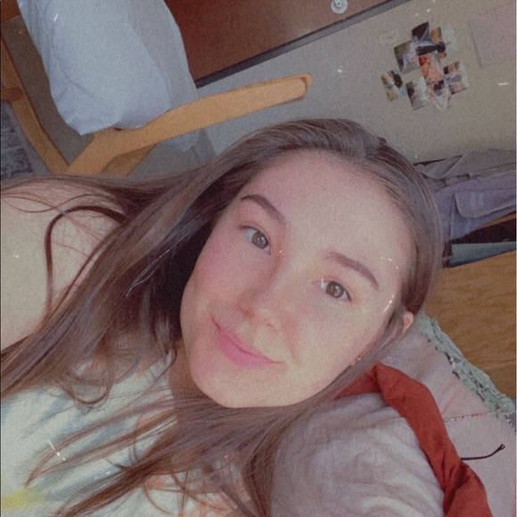 Profile Picture of Lauren Hirschman (@lhirschman) on Poshmark
