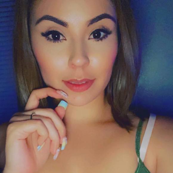 Profile Picture of Adelita Paramo (@adelita_paramo) on Poshmark