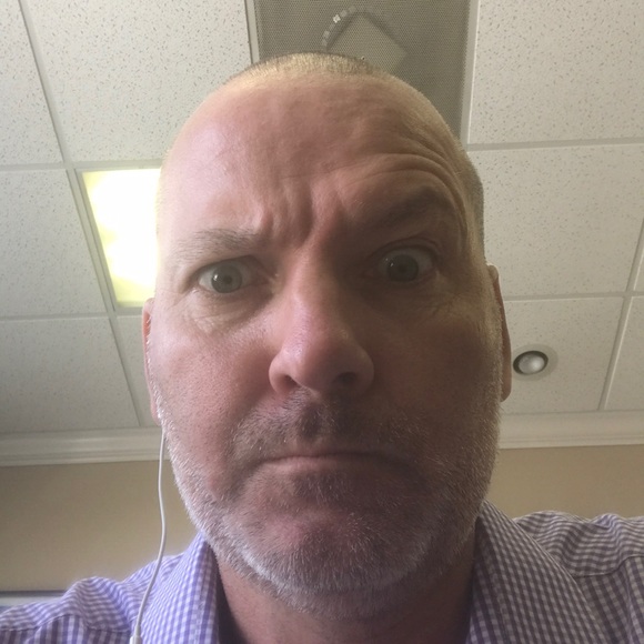 Profile Picture of Dan Bresach (@danbresach1221) on Poshmark