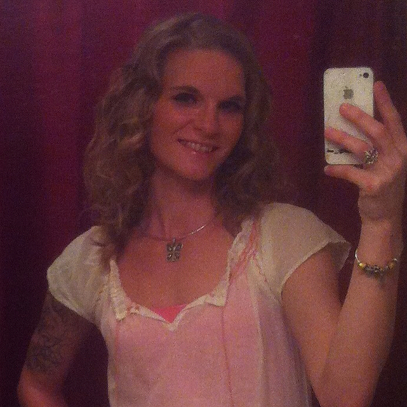 Profile Picture of Amanda Mayer (@amandalmayer) on Poshmark