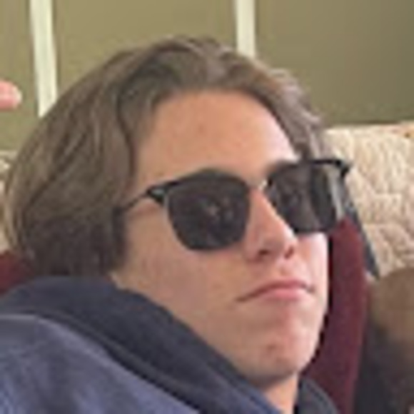 Profile Picture of Hunter Millender (@hunterbm25) on Poshmark