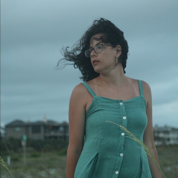 Profile Picture of Alexa Isaac (@alexaisaac7) on Poshmark