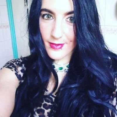 Profile Picture of Zoë Perrett (@TheSpiceScribe) on Twitter