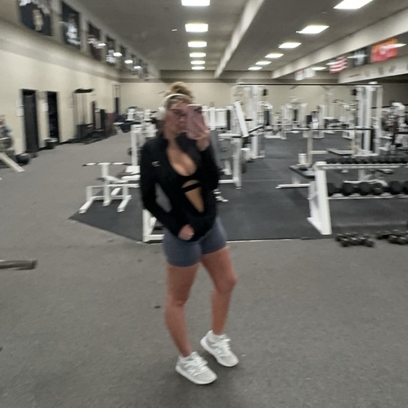 Profile Picture of Sadie Rissler (@sadie_rissler21) on Poshmark