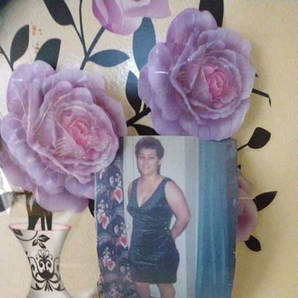 Profile Picture of Sally Reals (@sallyreals9) on Poshmark