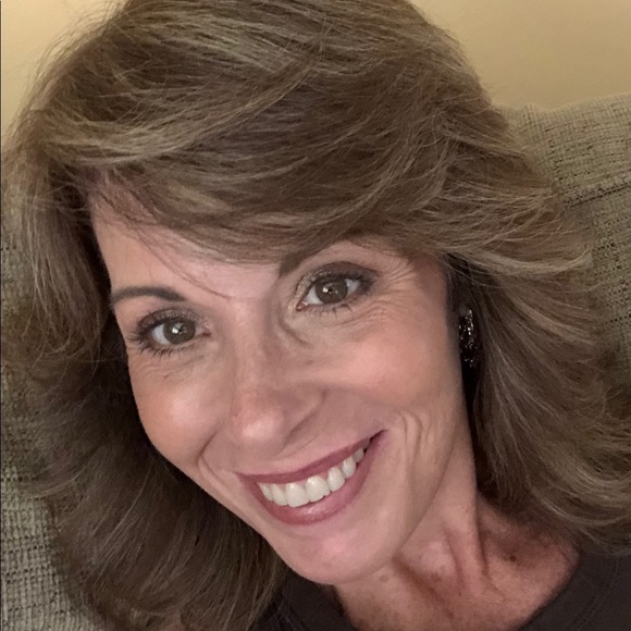 Profile Picture of Renee Ronge (@rronge3) on Poshmark