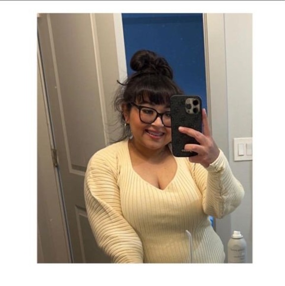Profile Picture of Samantha Solorio (@samanthas25330) on Poshmark