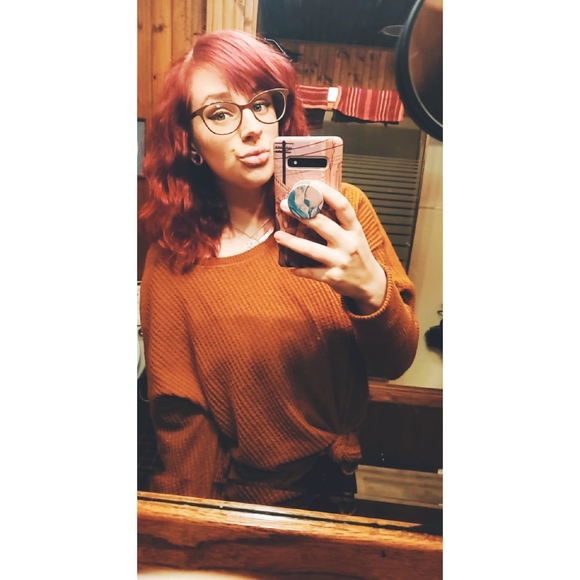 Profile Picture of Nikki Reiser (@nikozar) on Poshmark