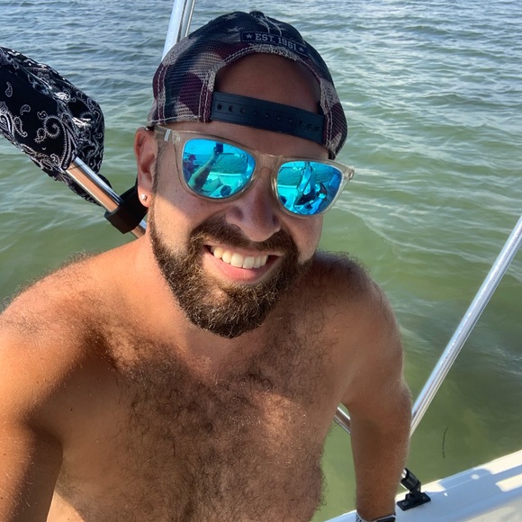 Profile Picture of Chris Medeiros (@chrism913) on Poshmark