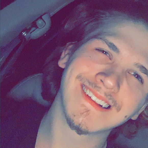 Profile Picture of Nathaniel Farnsworth (@nathaniel0731) on Poshmark