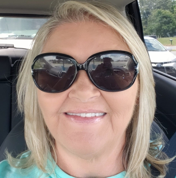 Profile Picture of Gina Helton huntsinger (@ghuntsinger1) on Poshmark