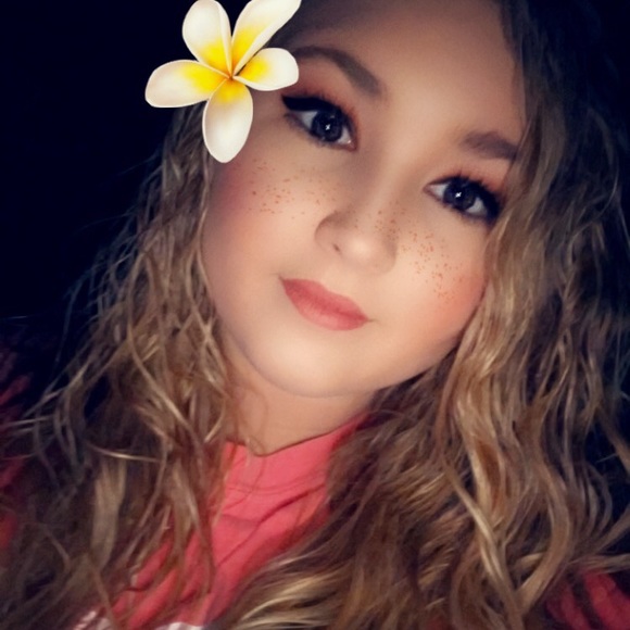 Profile Picture of Aly Enis (@alyenis43) on Poshmark
