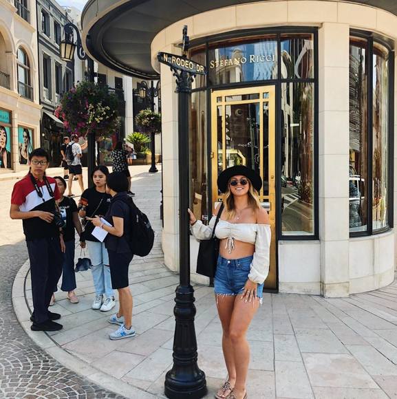 Profile Picture of Whitney Mooney (@whitney_mooney) on Poshmark