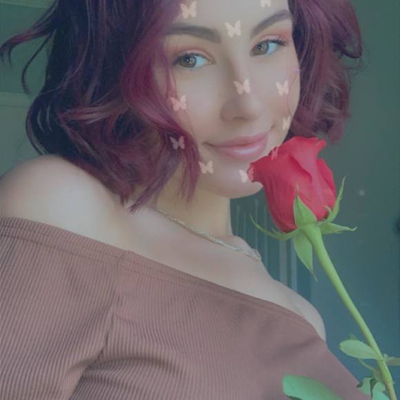 Profile Picture of Jordan Swilley (@queenlove_lol) on Poshmark