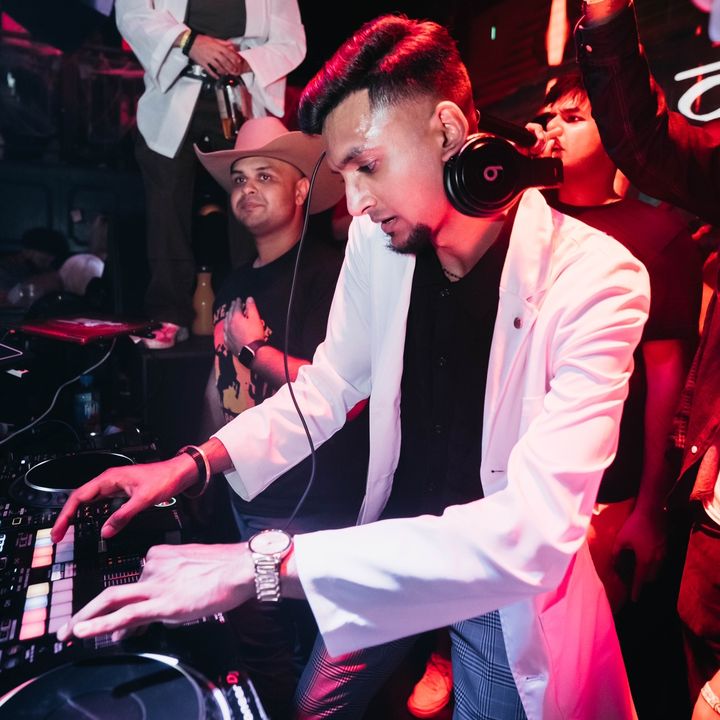 Profile Picture of Harshil Patel (@therealdjbarz) on Tiktok