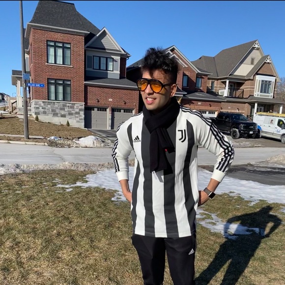 Profile Picture of Nikhil Arora (@niks123arora) on Poshmark