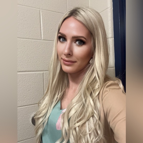 Profile Picture of Jade Balusik (@ja12jo) on Poshmark