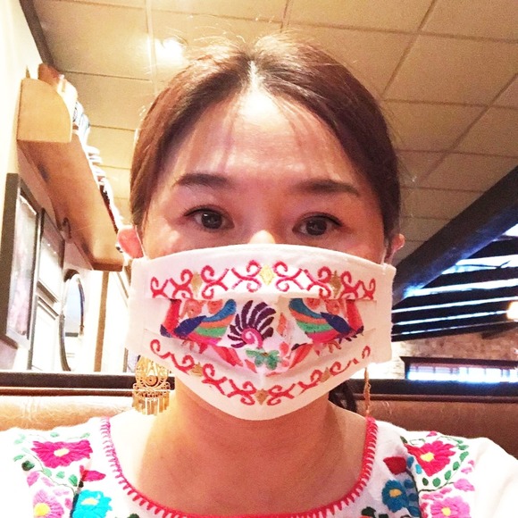 Profile Picture of Frida Hioe (@fridahioe55) on Poshmark