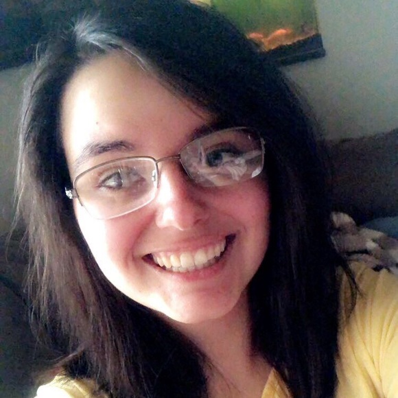 Profile Picture of Shannon Bertzyk (@shayjbertz) on Poshmark