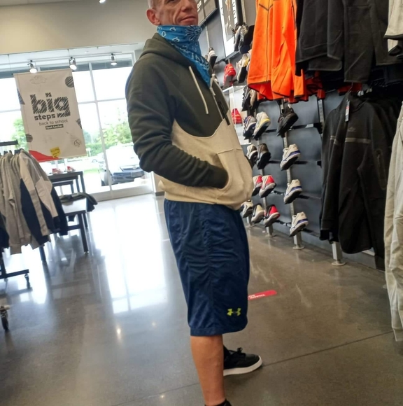 Profile Picture of Michael Ackerman (@michaelacker419) on Poshmark