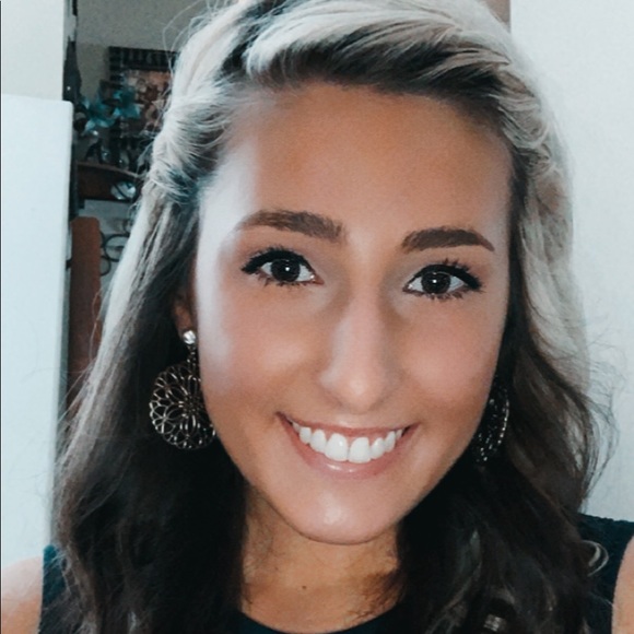 Profile Picture of Kaley Rotilio (@kaleyybrooke) on Poshmark