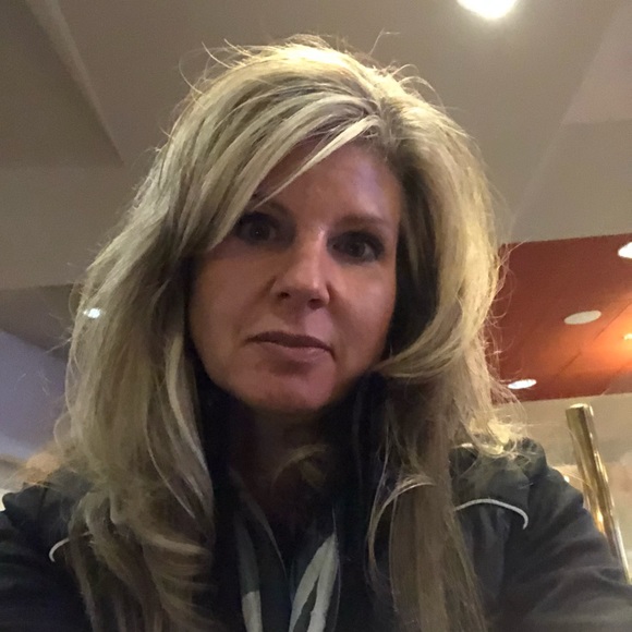 Profile Picture of Sandra Clipperton (@sclipperton68) on Poshmark