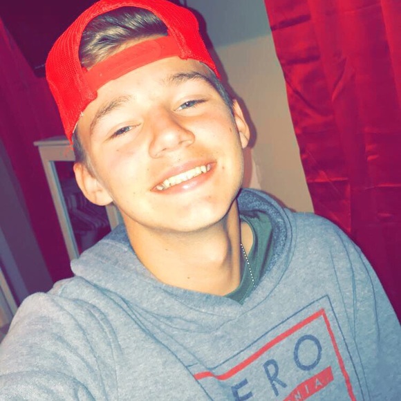 Profile Picture of Hunter Keller (@hkeller648) on Poshmark