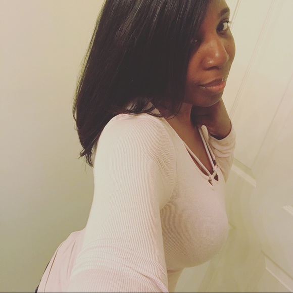 Profile Picture of Venus Brown (@venusbrown) on Poshmark