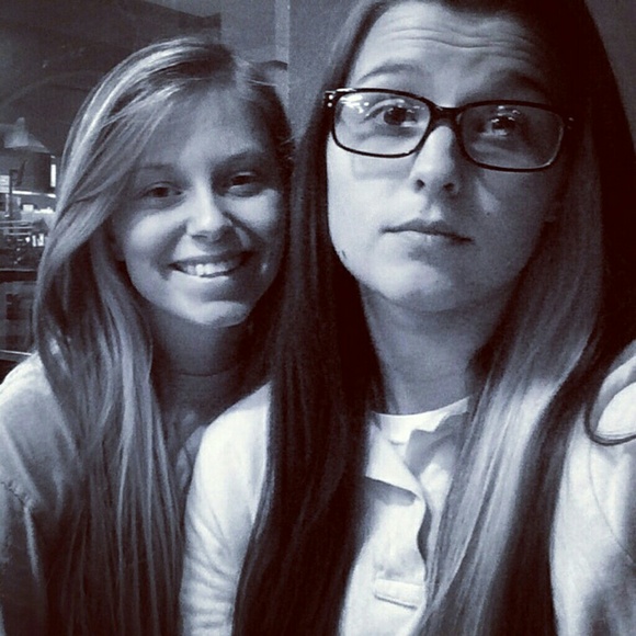 Profile Picture of Lindsi Stolee (@ldts) on Poshmark