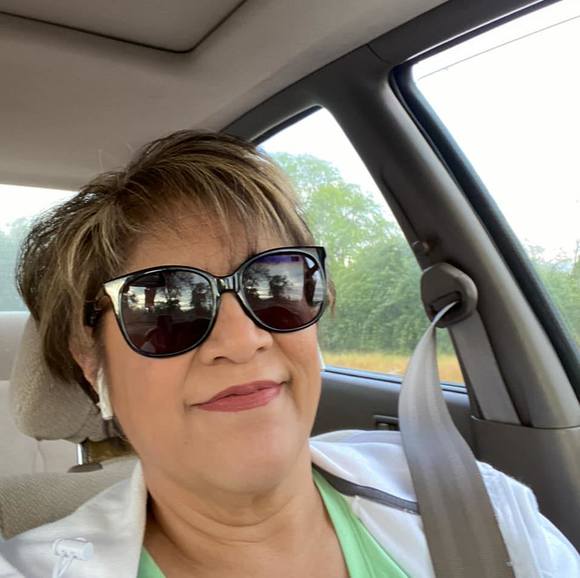Profile Picture of Teri Barnett (@tbarnett317) on Poshmark