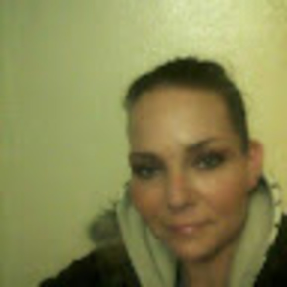 Profile Picture of Becky Clapper (@clapper0614) on Poshmark