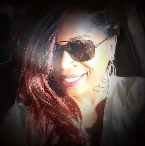 Profile Picture of Nichole Partlow (@cheffieshort) on Poshmark