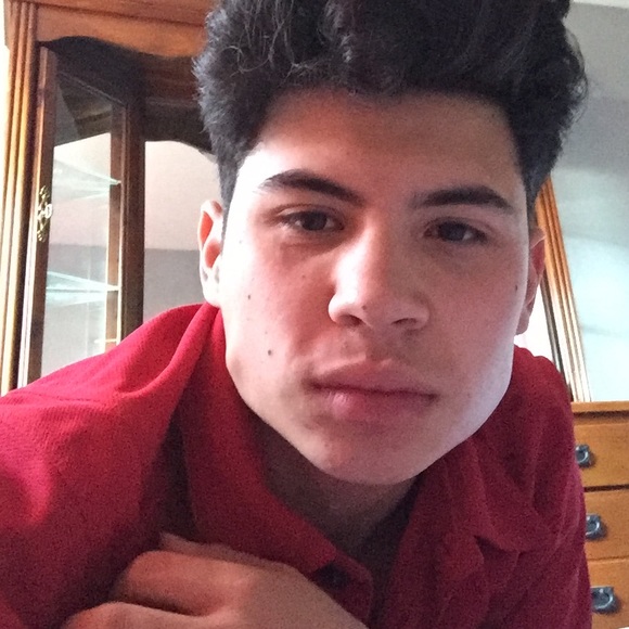 Profile Picture of Adam Bustos (@adambustos77) on Poshmark