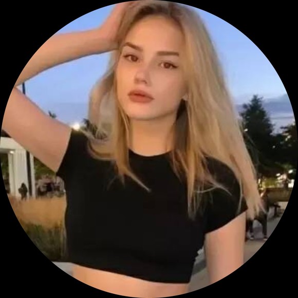 Profile Picture of Dawna Roberts (@shroppeoia) on Poshmark