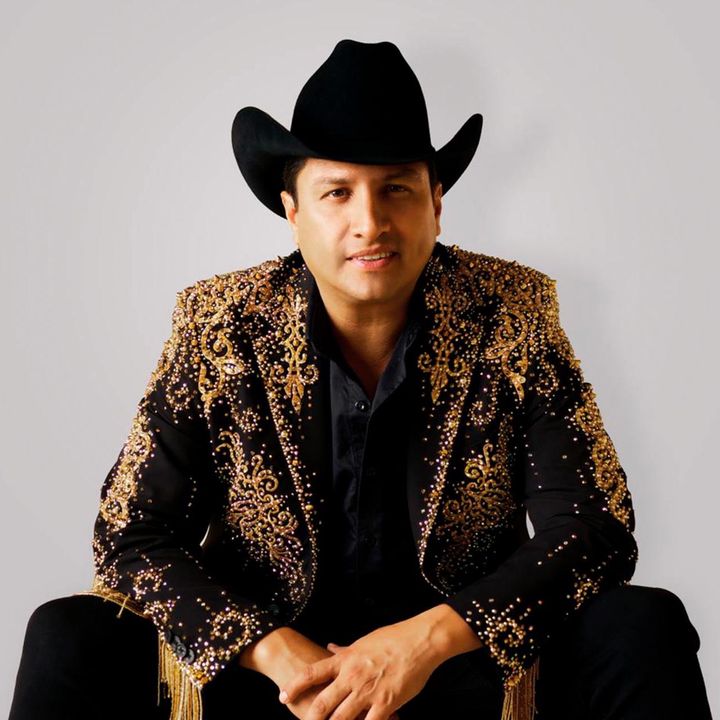 Profile Picture of Julión Álvarez (@lospasosdejulion) on Tiktok