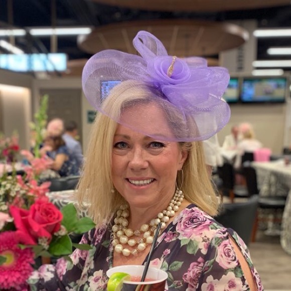 Profile Picture of Joyce Hogan (@daisy1030504) on Poshmark