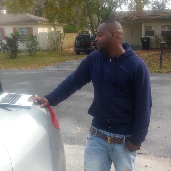 Profile Picture of James Allen (@streetmoneyteam) on Poshmark