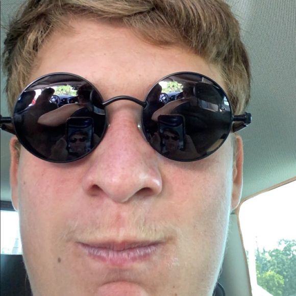 Profile Picture of Gary Ray (@garyleeray456) on Poshmark