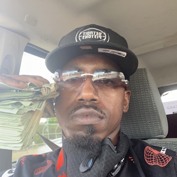 Headman Lo - Poshmark Profile Picture of Headman Lo (@headmanlo) on Poshmark