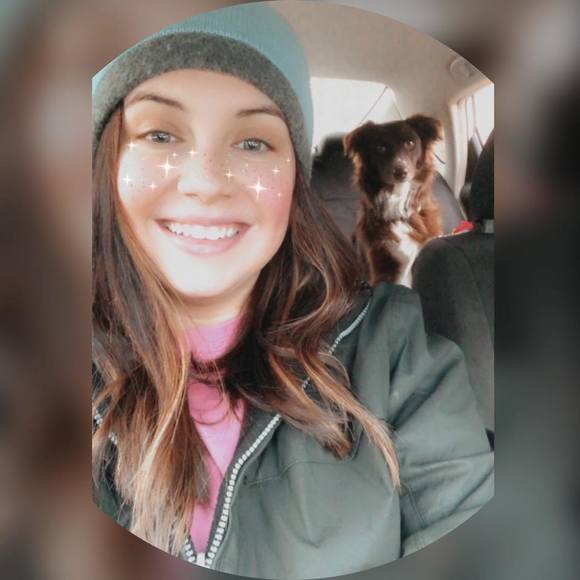 Profile Picture of Carly Hays (@cardsgirl92) on Poshmark