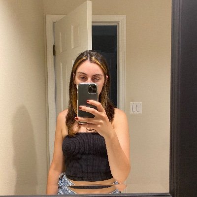 Profile Picture of Julia Santucci (@juliamsantucci) on Twitter