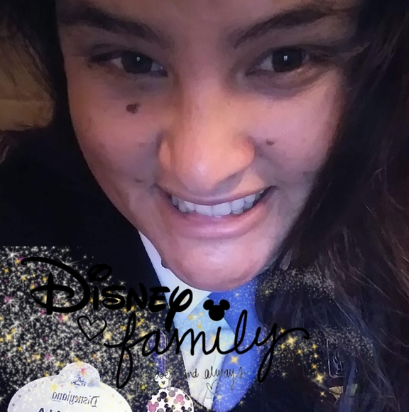 Profile Picture of Ariana Lugo (@ari05) on Poshmark