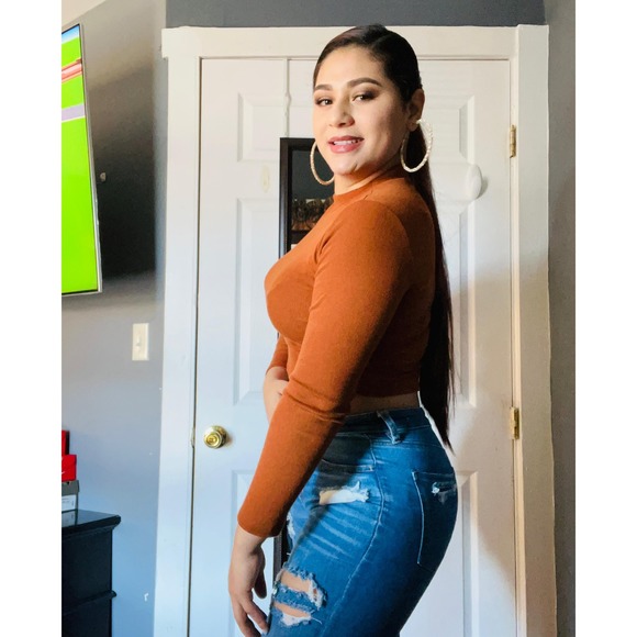 Profile Picture of Noelia Mayen (@noeliamayen1606) on Poshmark