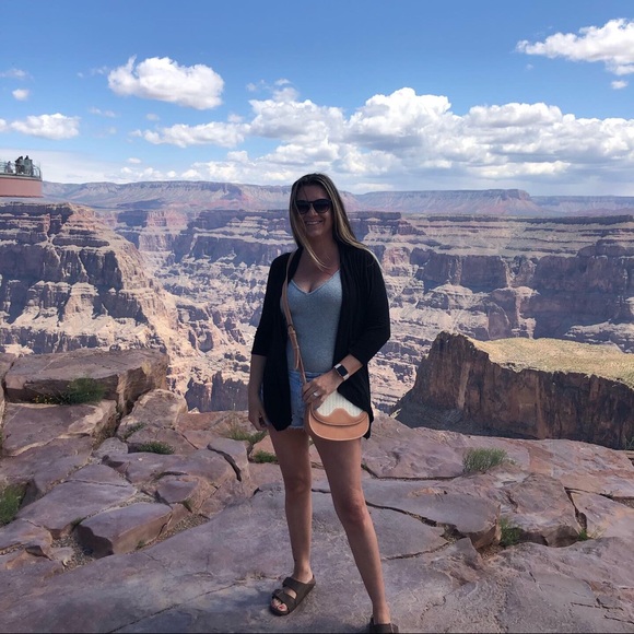 Profile Picture of Heather Wiskow (@heatherjoydavis) on Poshmark