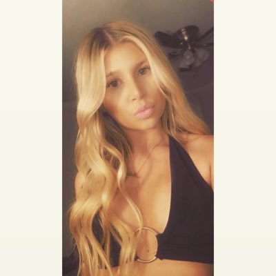 Profile Picture of Ashley Chester ♡ (@ashleyy_chester) on Twitter