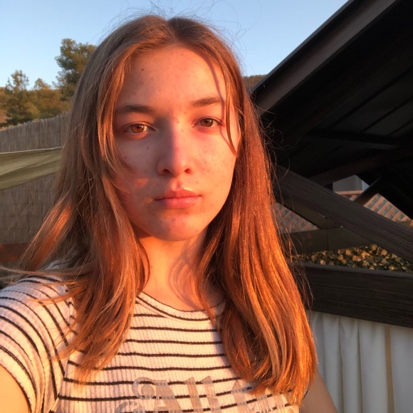 Profile Picture of Hailey Barlow (@haileybarlow523) on Poshmark