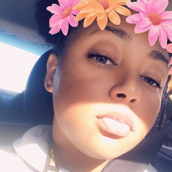 Profile Picture of Cesaria Banks (@hazelsaphh) on Poshmark