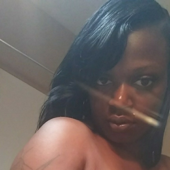 Profile Picture of Melissa Elliott (@ladyelliott07) on Poshmark