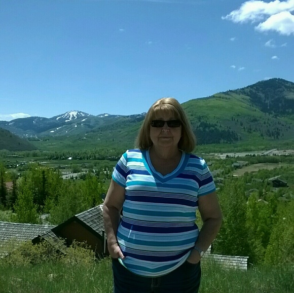 Profile Picture of Susan Vallone (@susanvallone) on Poshmark