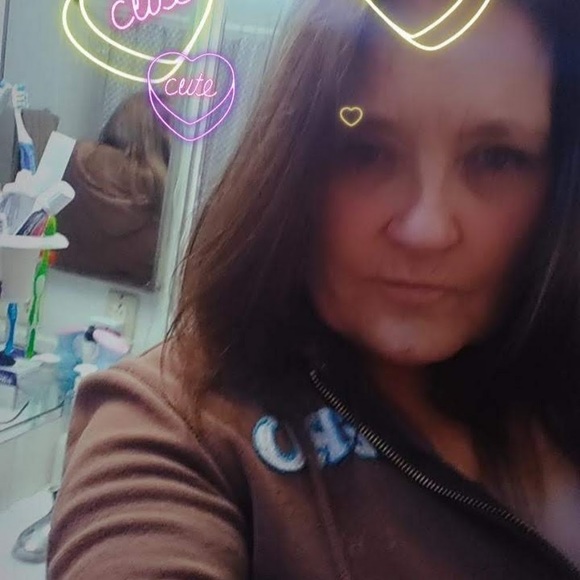 Profile Picture of June Lucero (@junelucero513) on Poshmark